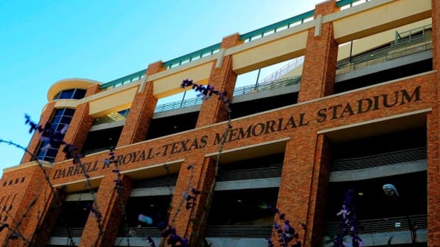 darrell-royal-texas-memorial-stadium.jpg